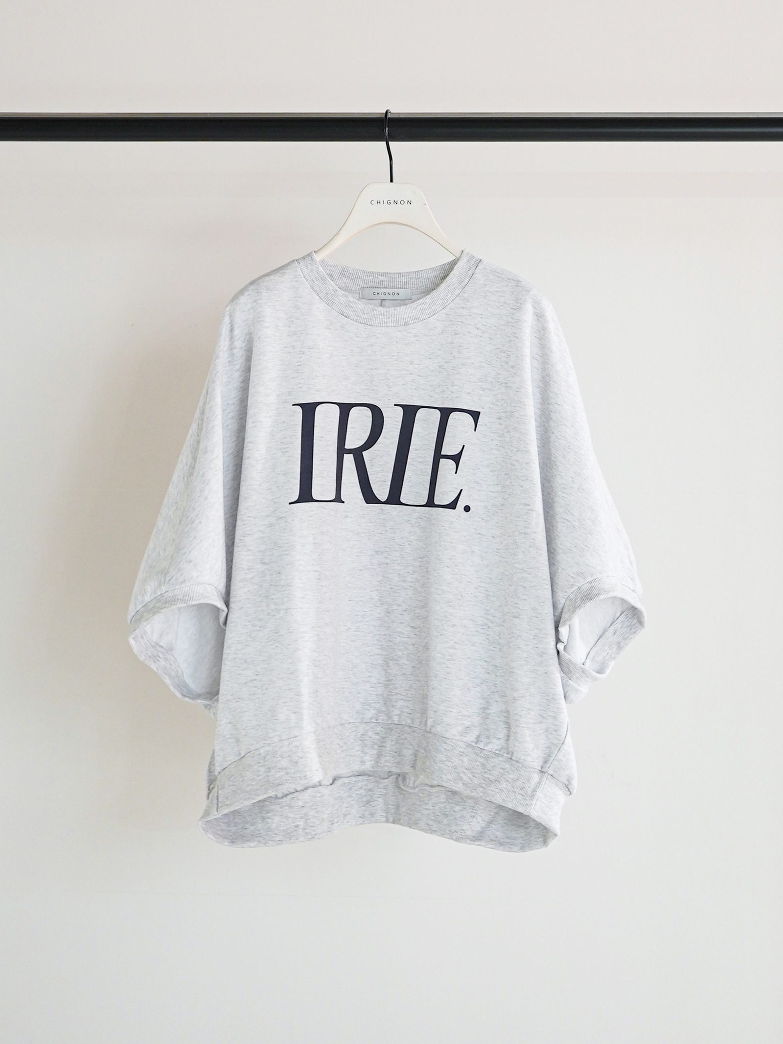 [8461-105KK] ”IRIE”プリントドルマンPO ライトグレー