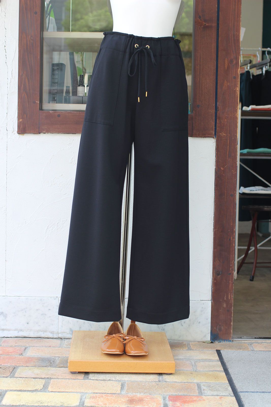 ストレッチポンチワイドパンツ ブラック