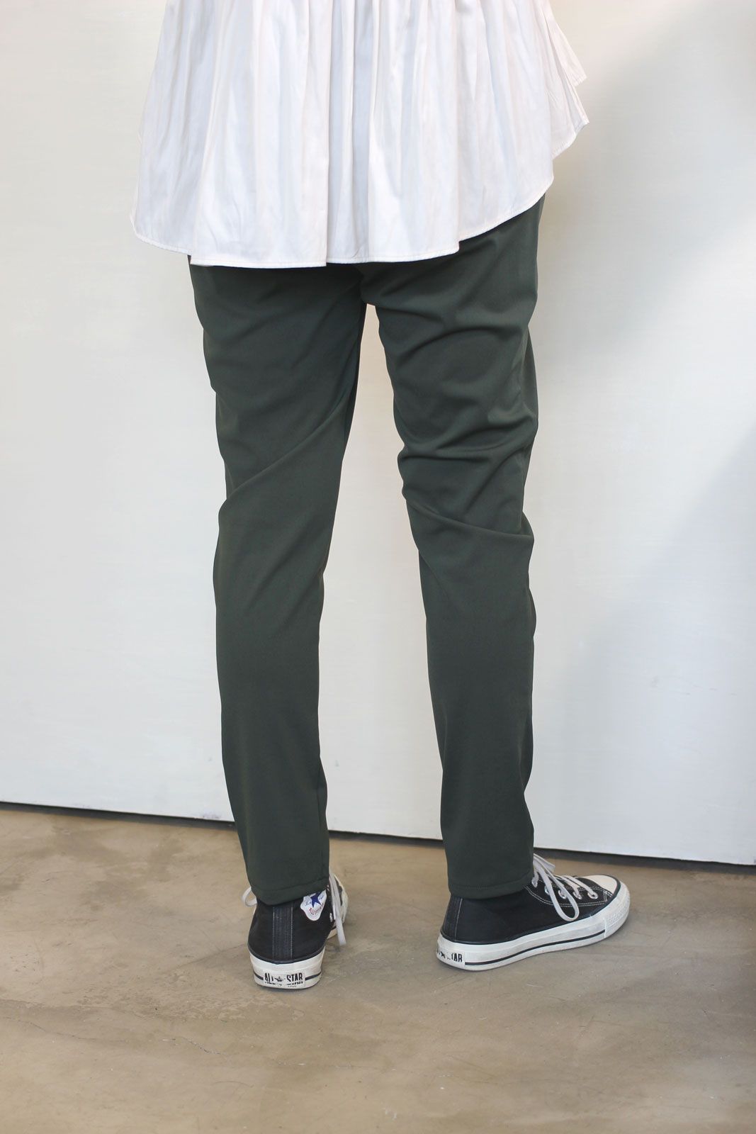 ハイテンションストレッチリボンテーパードパンツ カーキ
