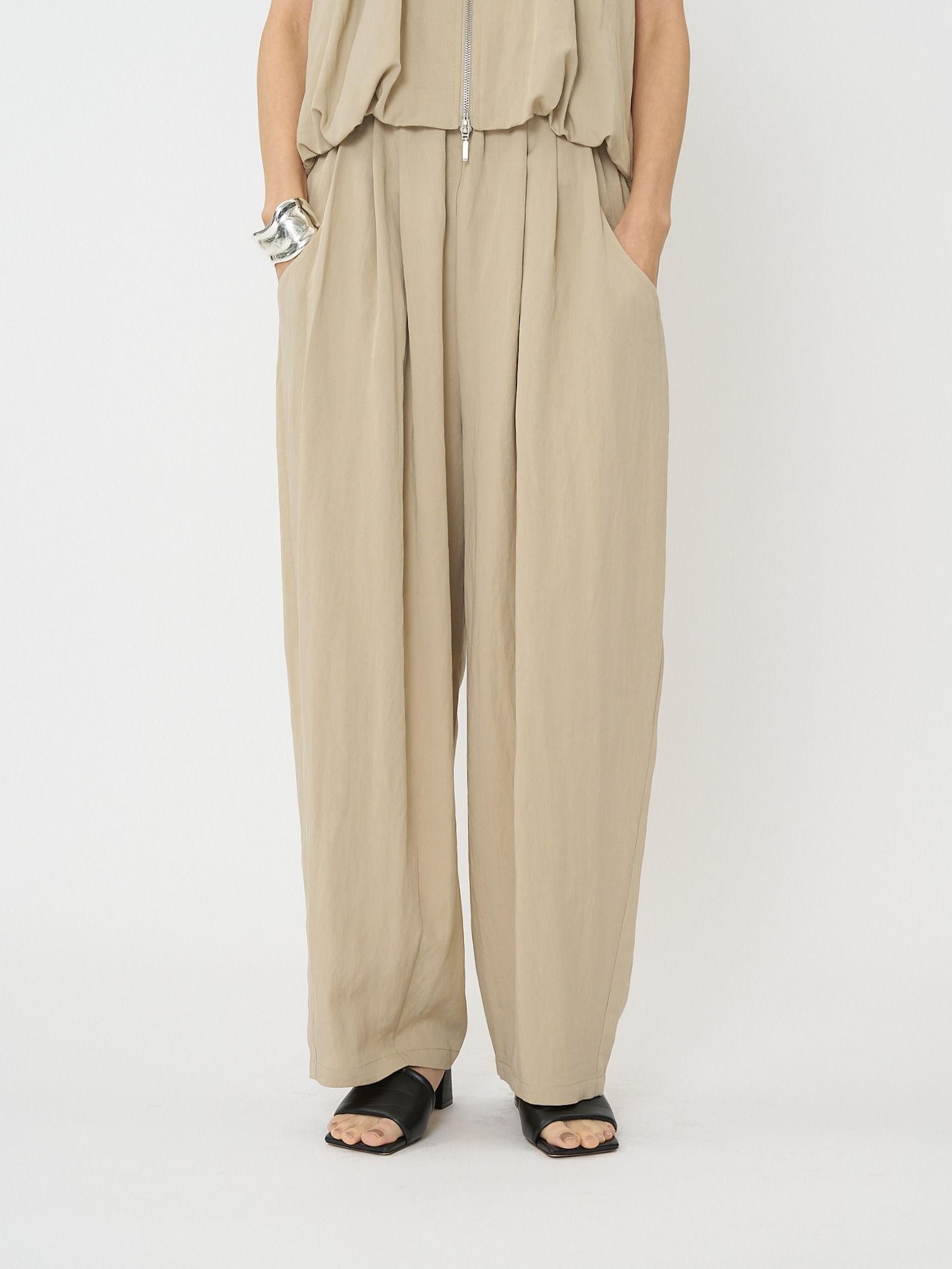 [3261-026MK] フロントタックカーヴィーPT アイボリー