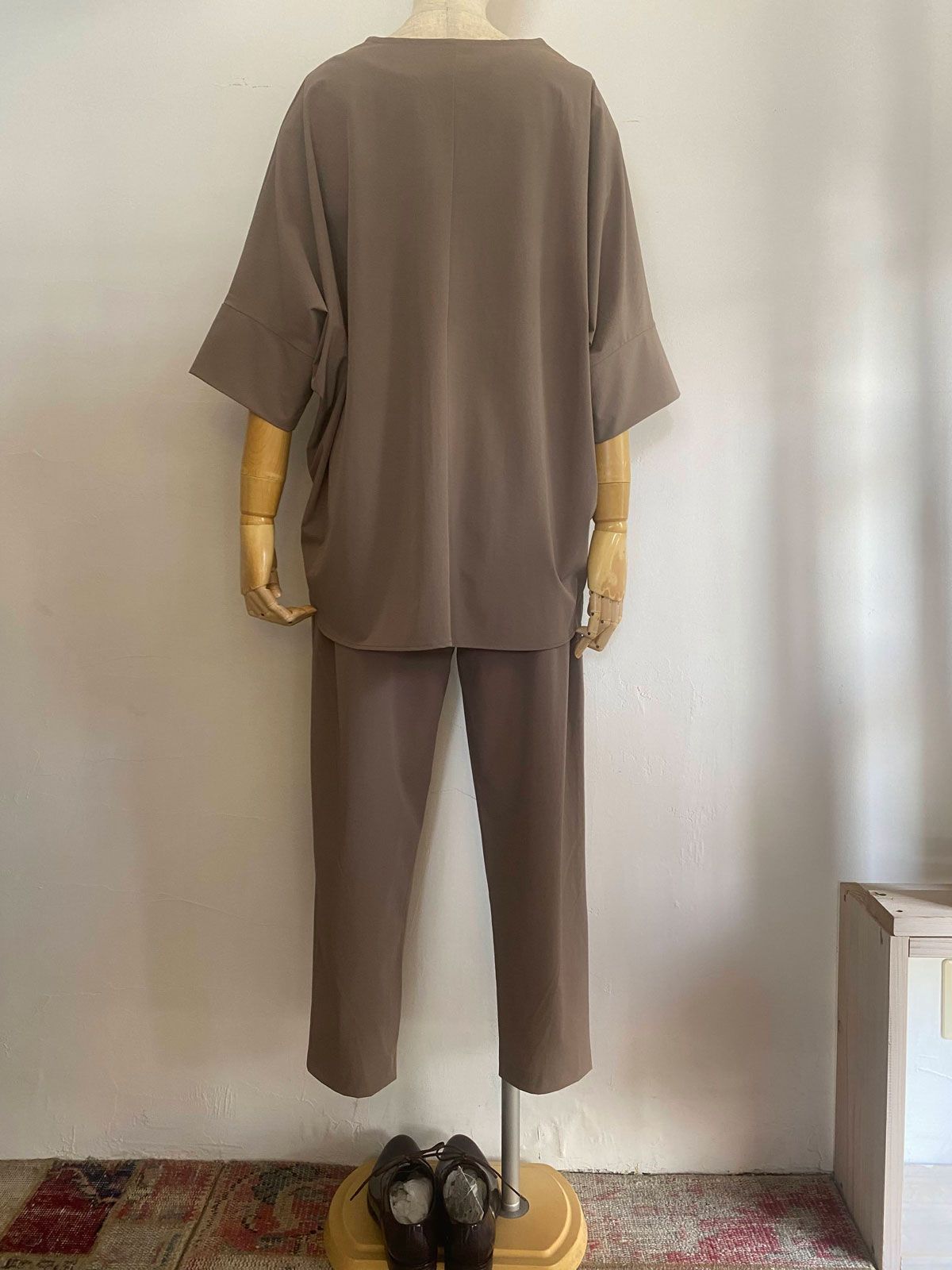 ICE TOUCH 接触冷感厚テーパードパンツ モカ