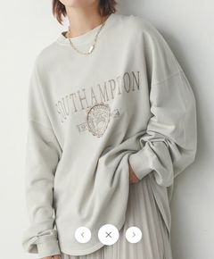 刺しゅうロゴスウェット アイボリー