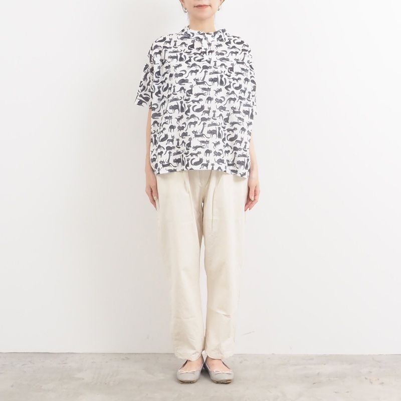 猫プリントスリーブレスブラウス オフxブラック