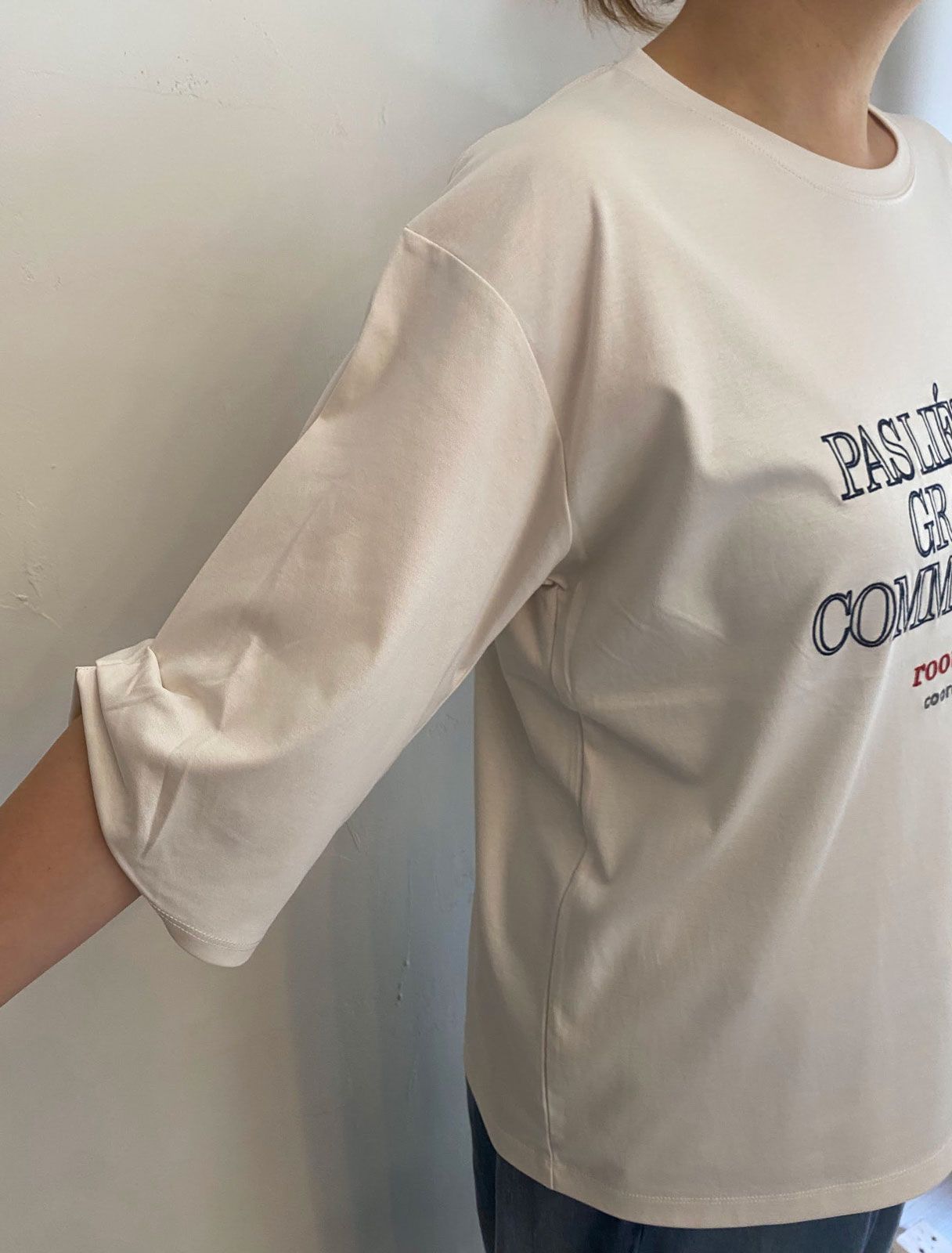 刺繍ロゴTシャツ アイボリー