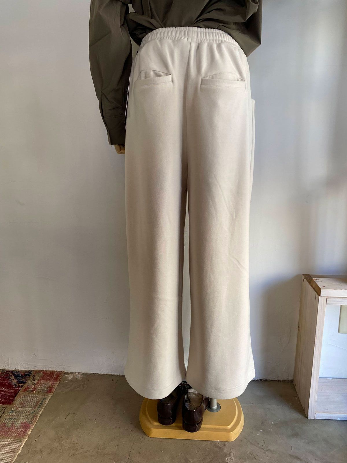 ベロアボンディング スウェットワイドパンツ アイボリー