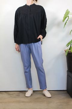 ジャガード切り替えノーカラーブラウス ブラック