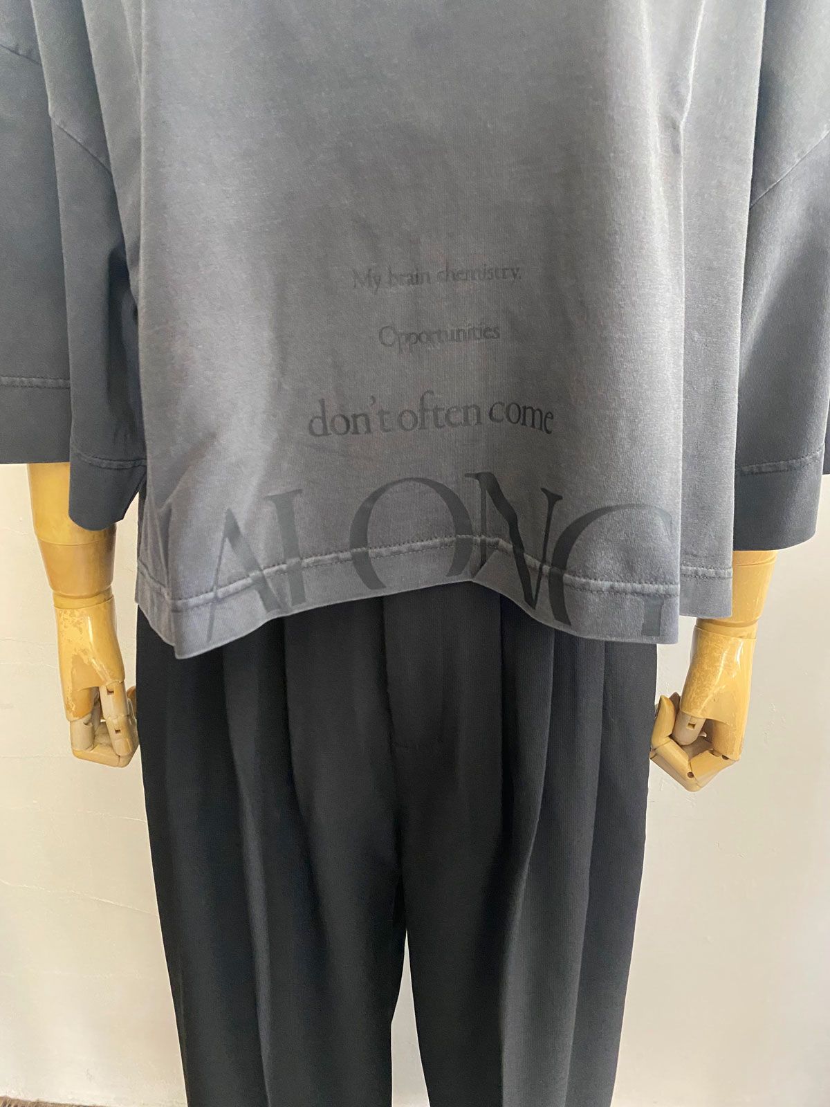 ピグメント製品染め オーバーロゴT チャコール