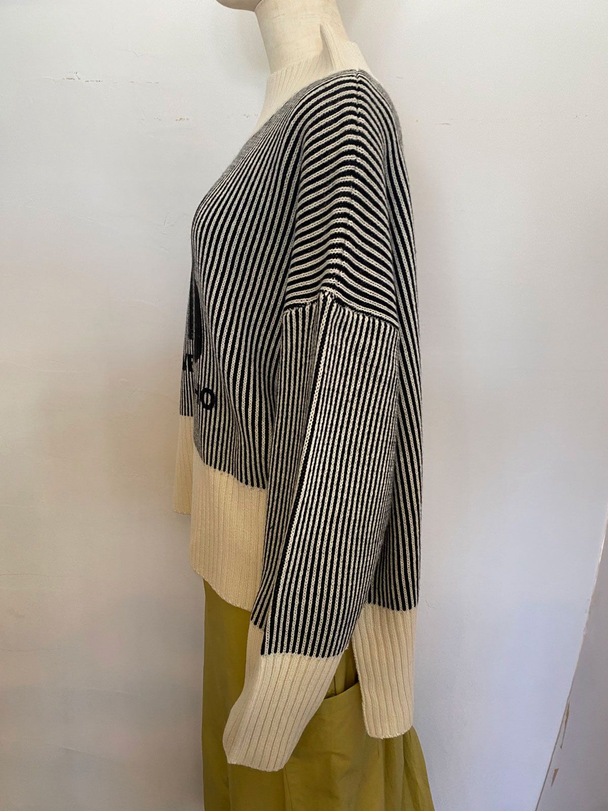 ストライプナンバー入りハイネック ホワイト