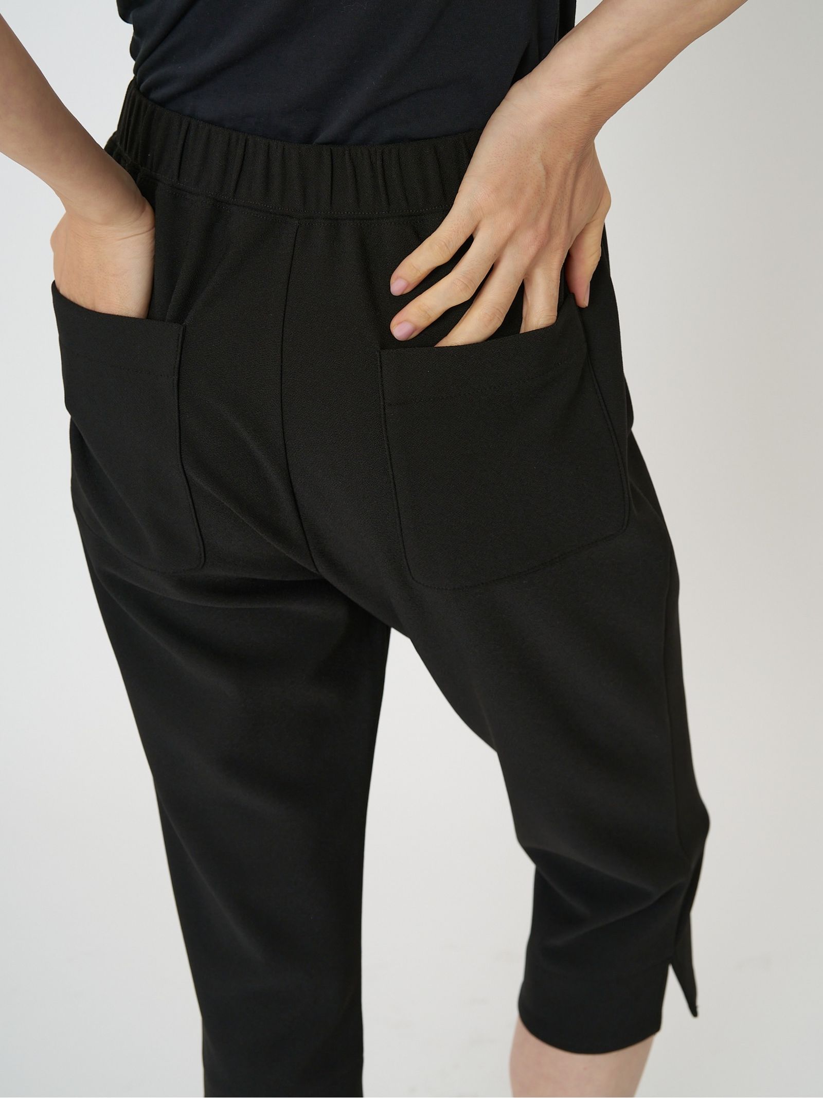 [3261-012KK] ストレッチカプリスリットPT ブラック