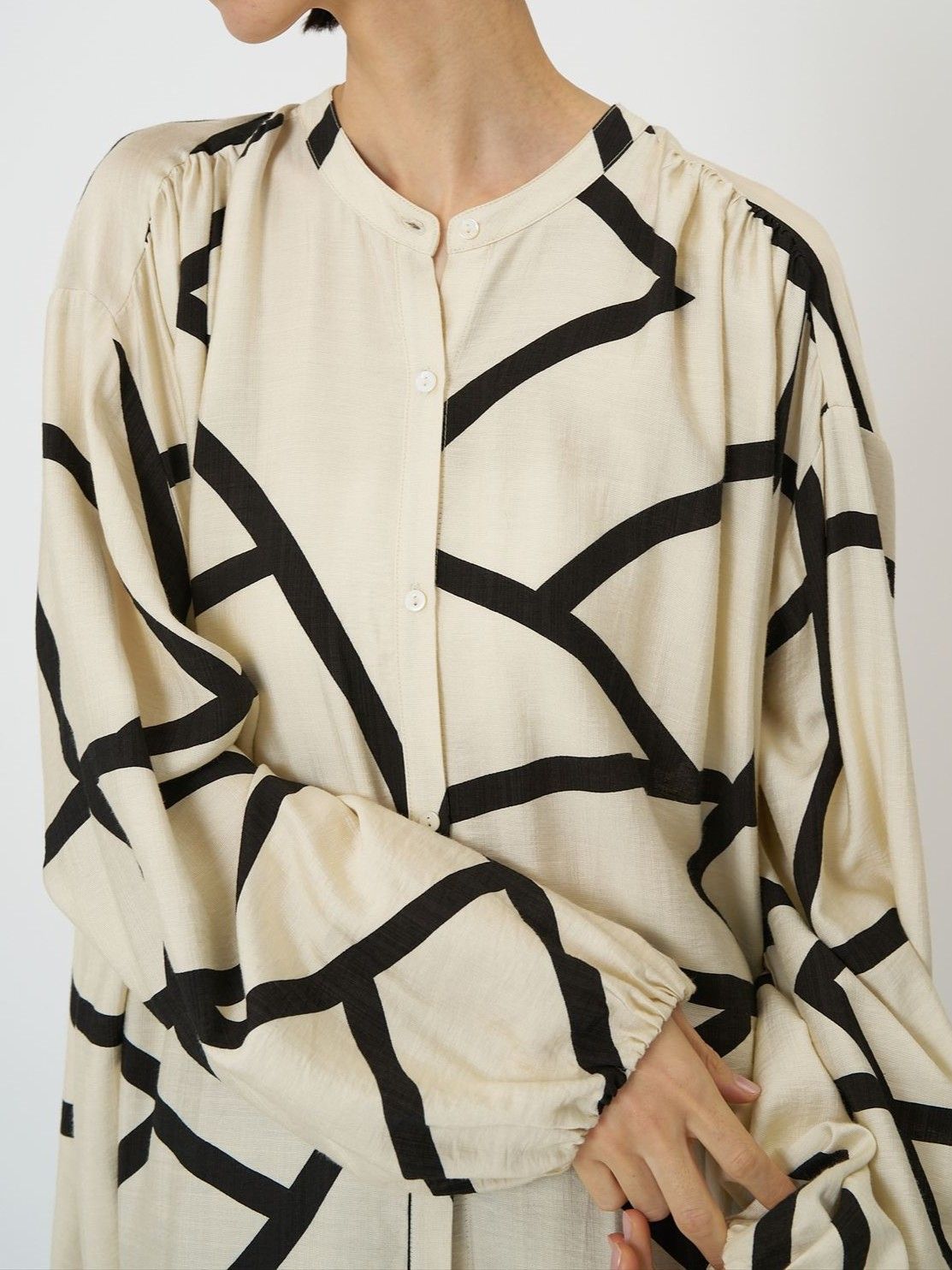 [5961-019KK] ラインプリントシャツOP ブラック