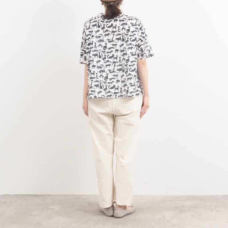 猫プリントスリーブレスブラウス オフxブラック