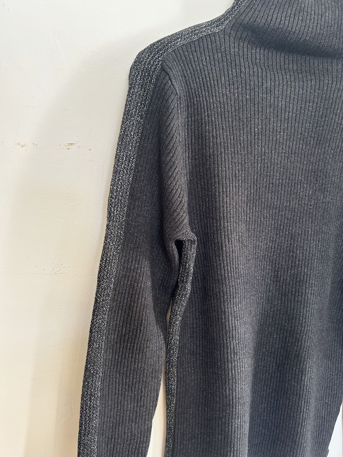 サイドラメラインタートルニット チャコール