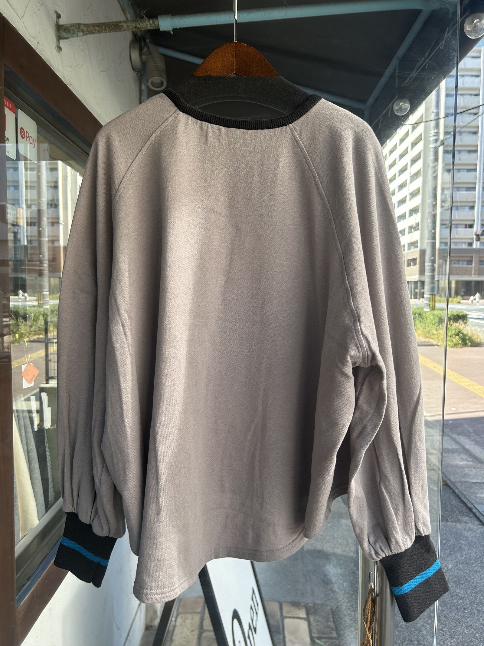 ガーゼ裏毛 バイカラーリブハウストレーナー グレーxチャコールxブルー