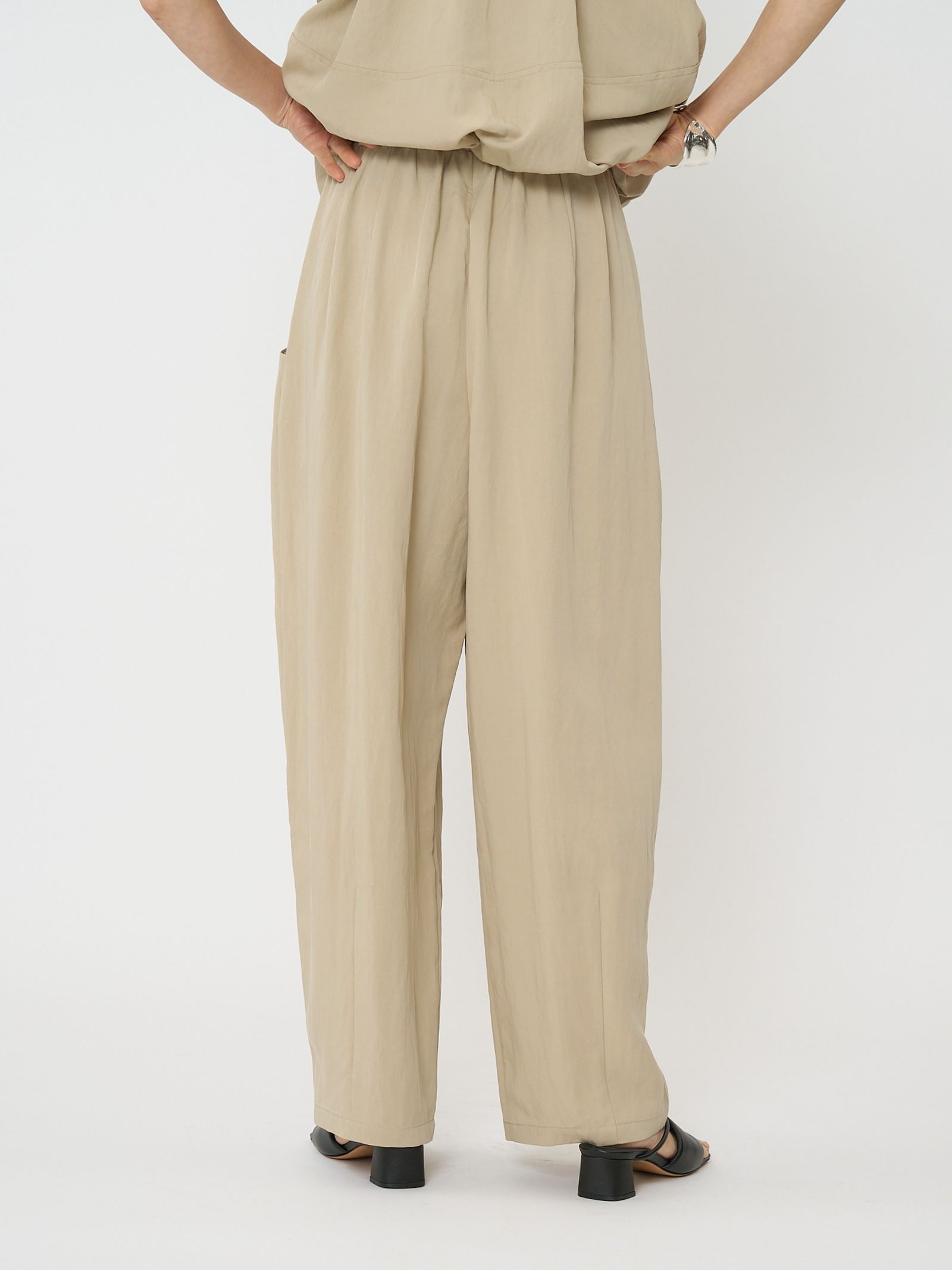 [3261-026MK] フロントタックカーヴィーPT アイボリー