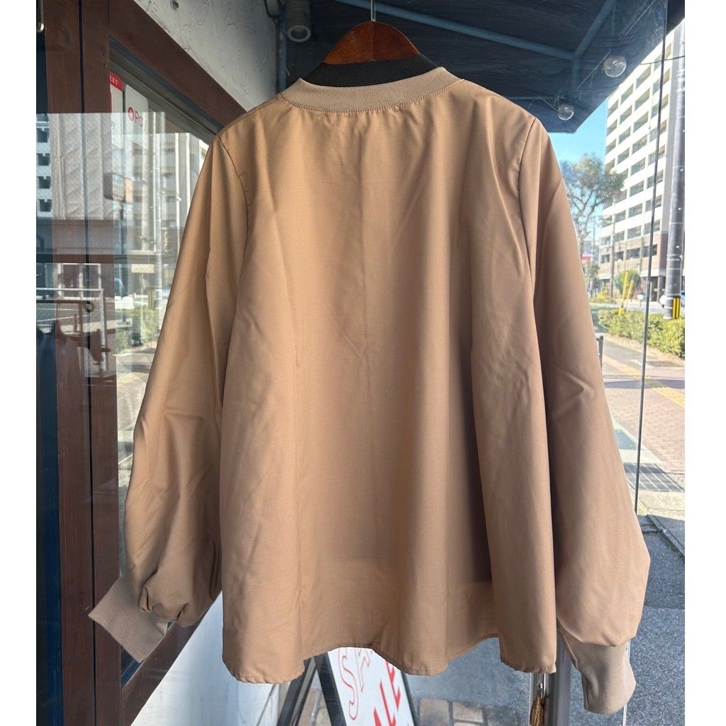 トロンとツイルフレアシャツ ベージュ