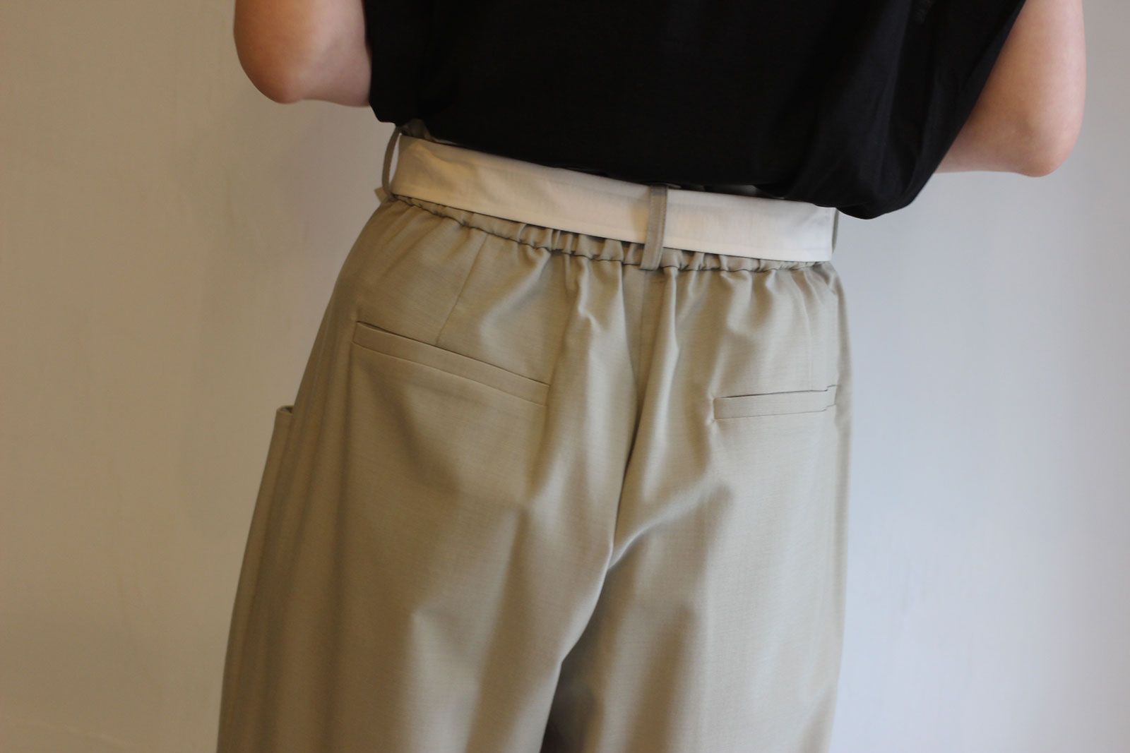 [3653-342MK] ベルト付タックポケットパンツ ベージュ