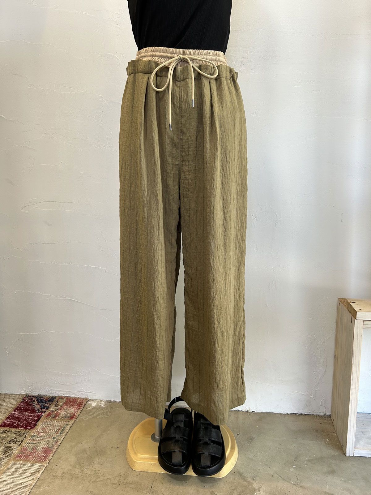 ストライプワイドストレートパンツ ライトオリーブ