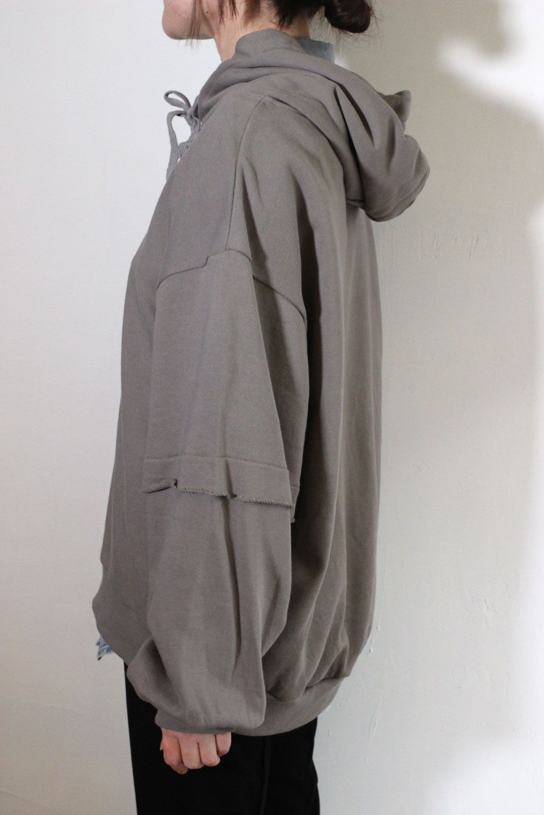 セントラル裏毛カットオフパーカー カーキグレー