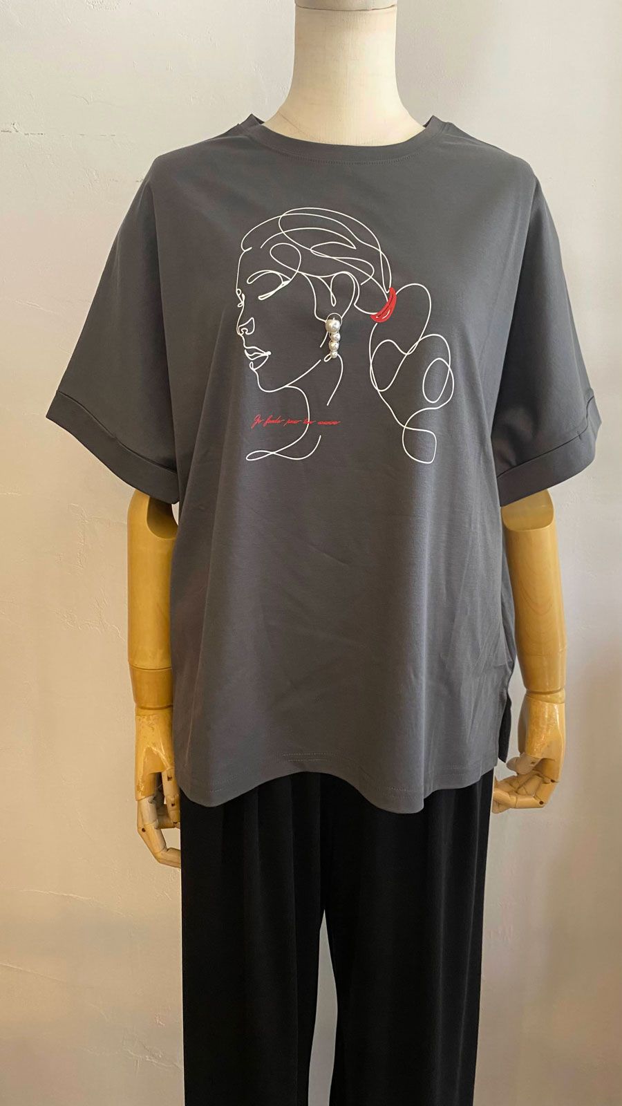 ラインアートパール飾りTシャツ チャコール