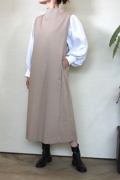 ハイテンションポンチボトルネックロングワンピース ベージュ