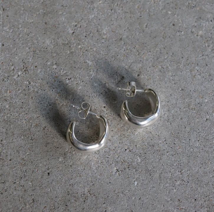 プラムピアス シルバー