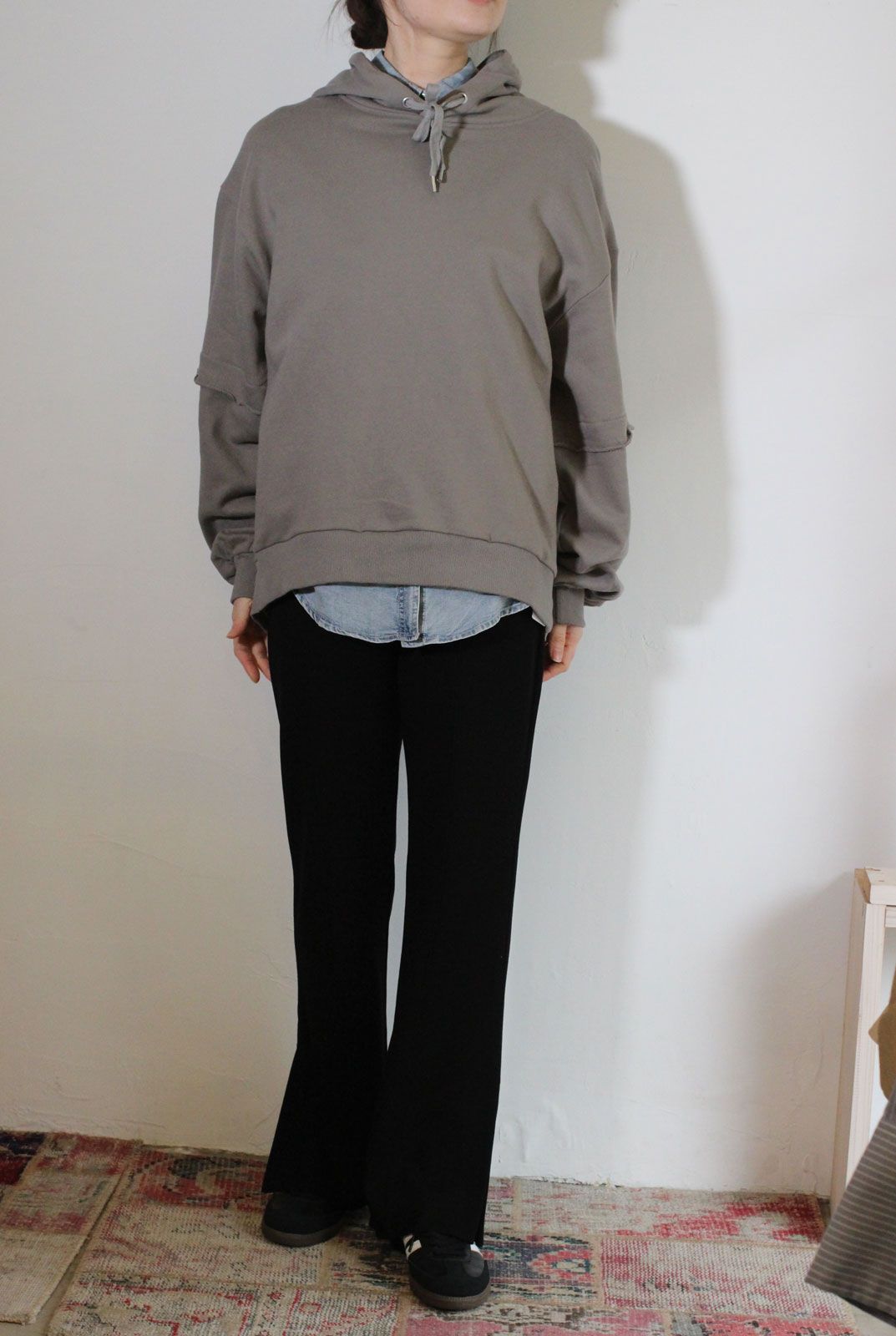 セントラル裏毛カットオフパーカー カーキグレー