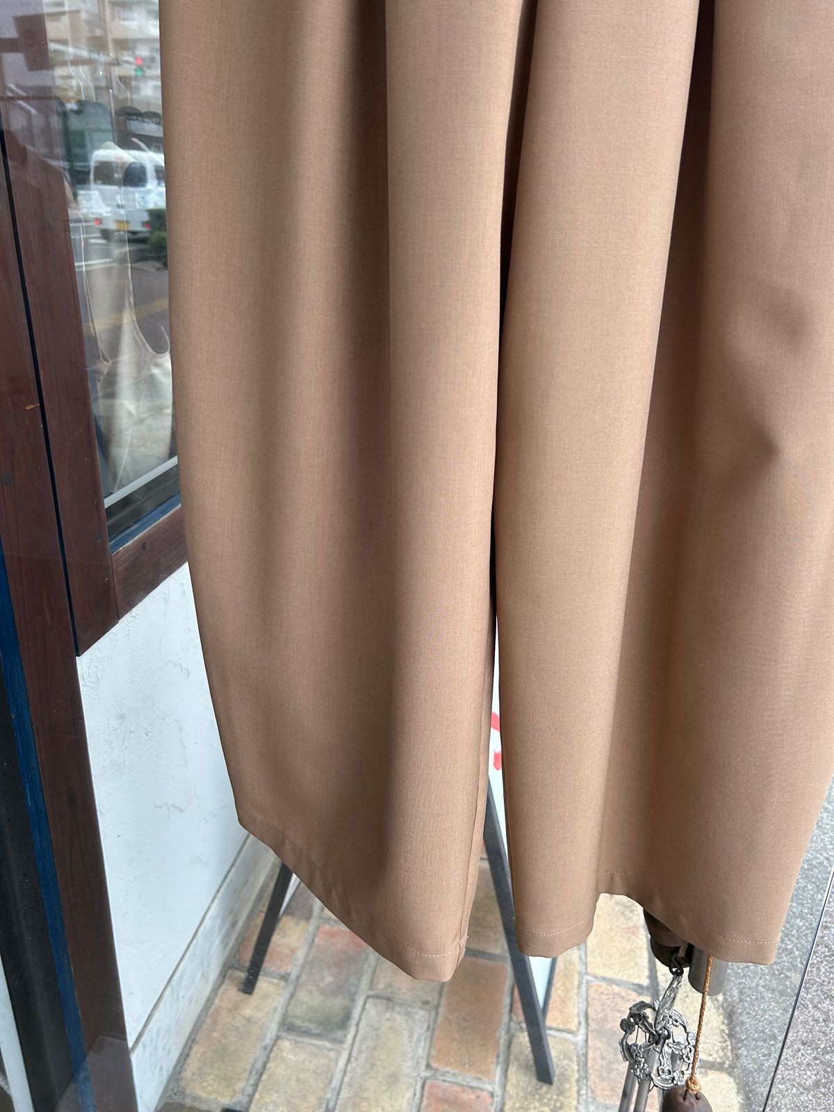 タックカーブパンツ キャメル
