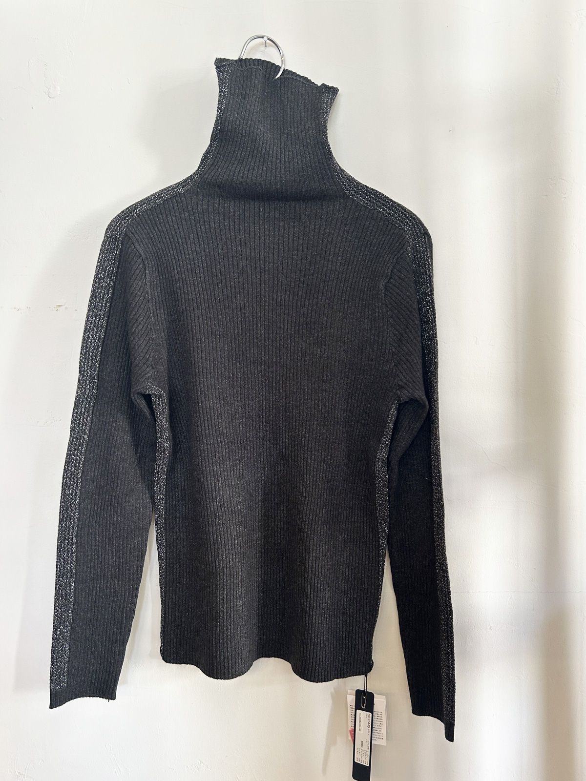 サイドラメラインタートルニット チャコール