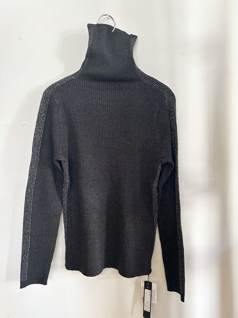 サイドラメラインタートルニット チャコール