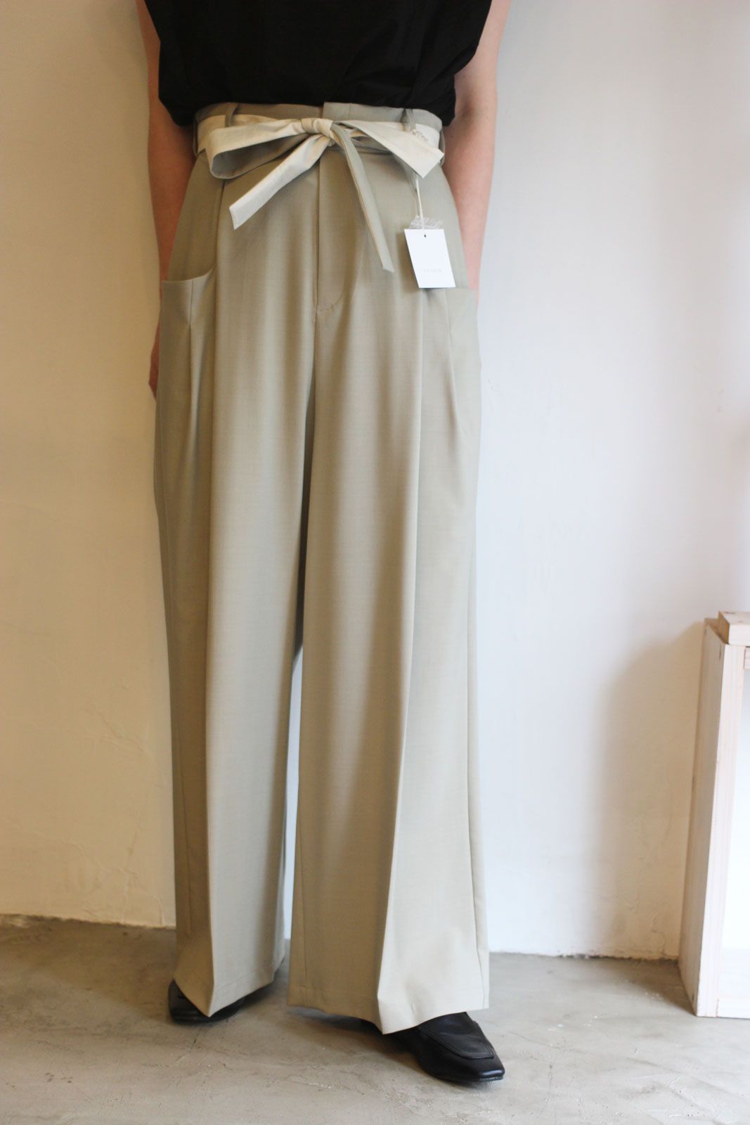 [3653-342MK] ベルト付タックポケットパンツ ベージュ