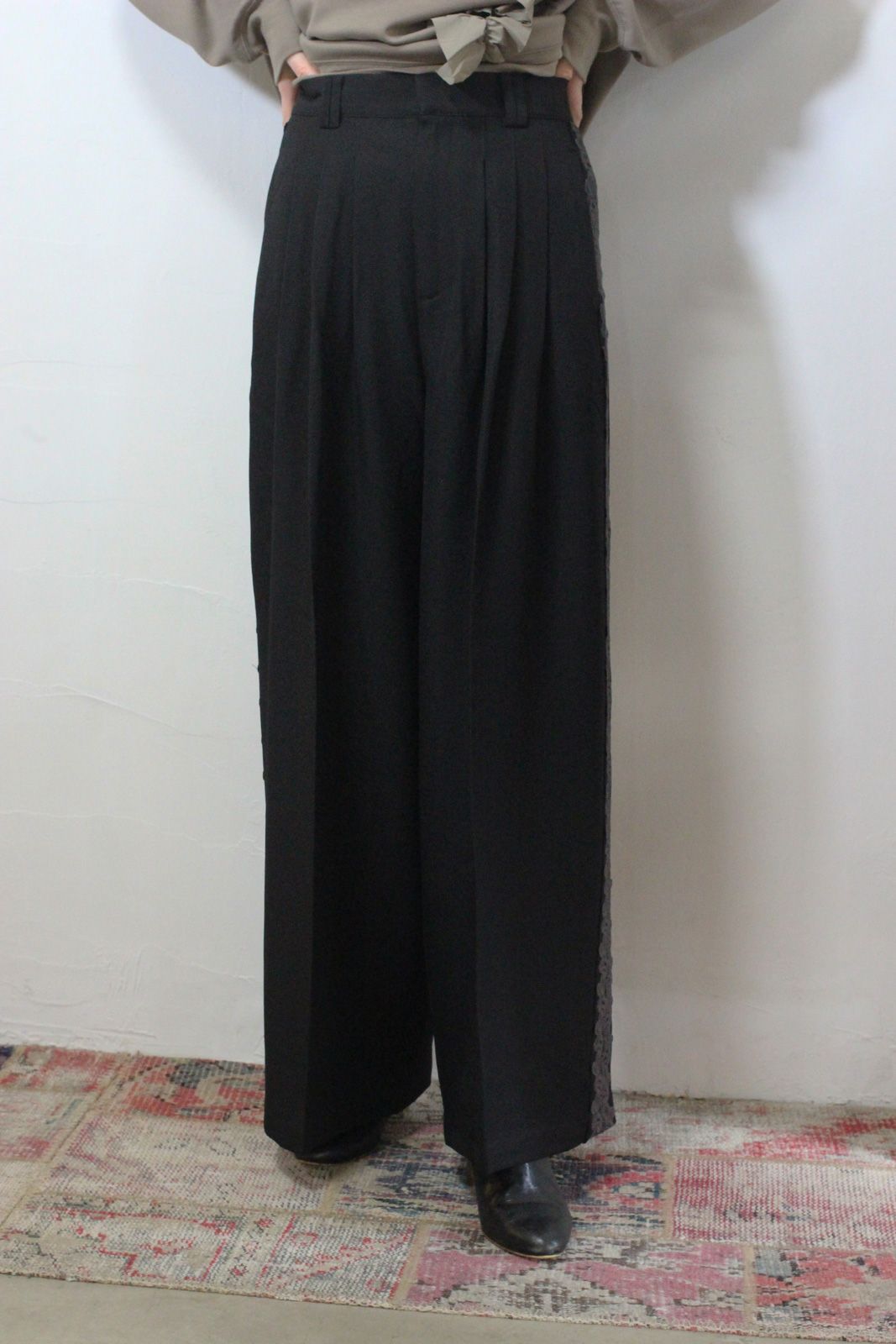 ストレッチ 杢ポリエステル サイドレースパンツ ブラック