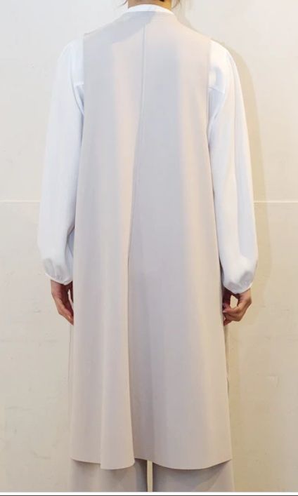 断ち切りダンボールニットロングジレ ベージュ