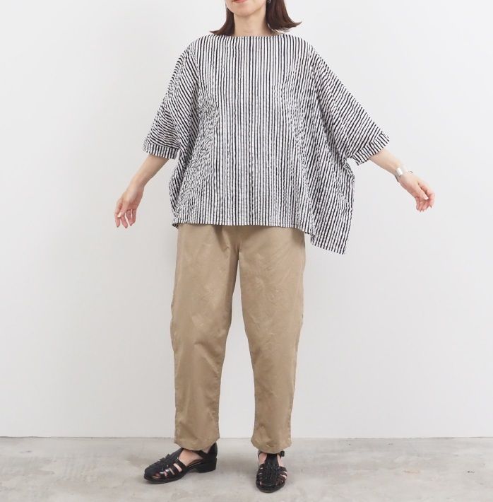 ローンリップルストライプ ゆったりブラウス ブラックxオフ