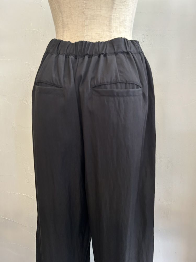 とろみレーヨンナイロンツイルカーヴィパンツ ブラック