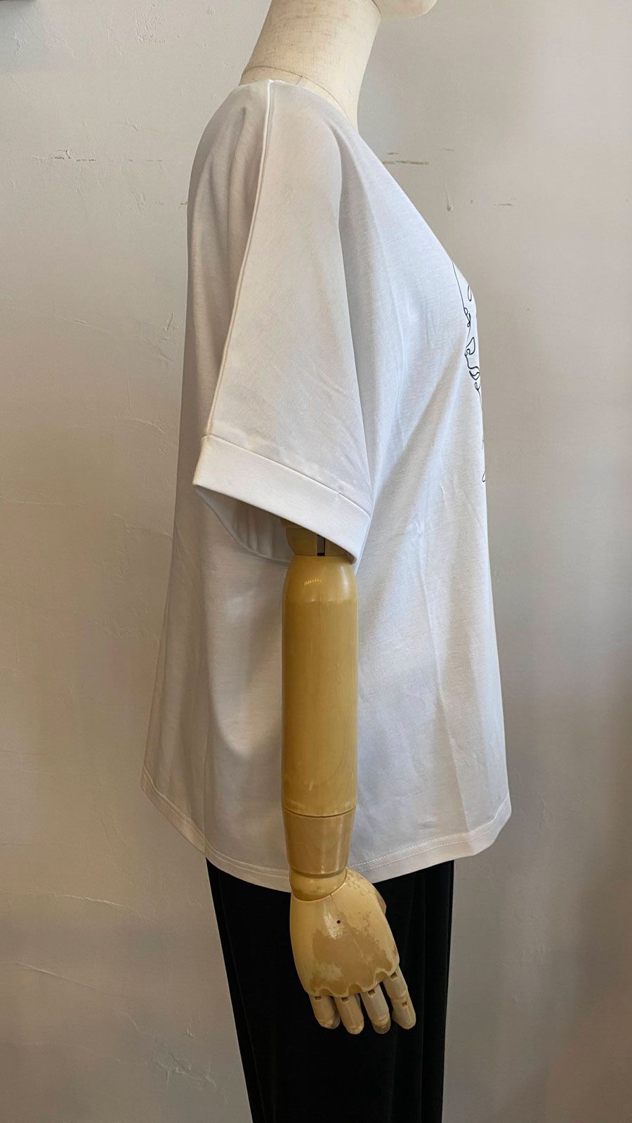 ラインアートパール飾りTシャツ ホワイト