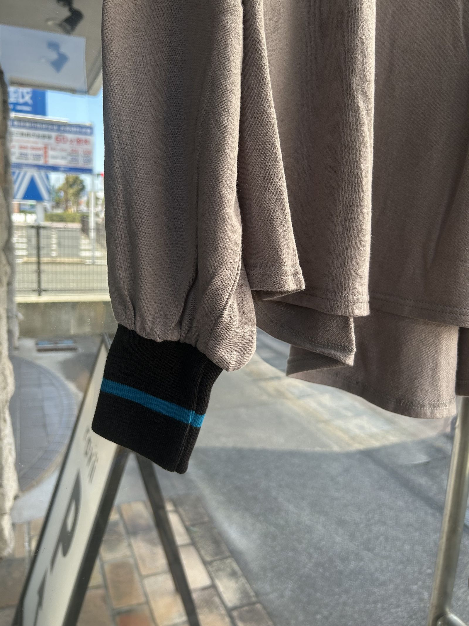 ガーゼ裏毛 バイカラーリブハウストレーナー グレーxチャコールxブルー