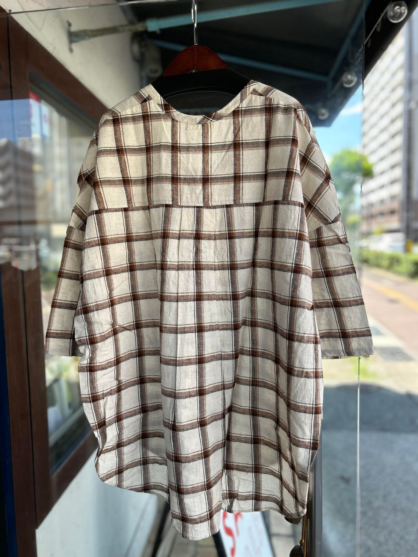 20綿麻起毛チェックオーバースリットシャツ アイボリーxブラウンxピンク
