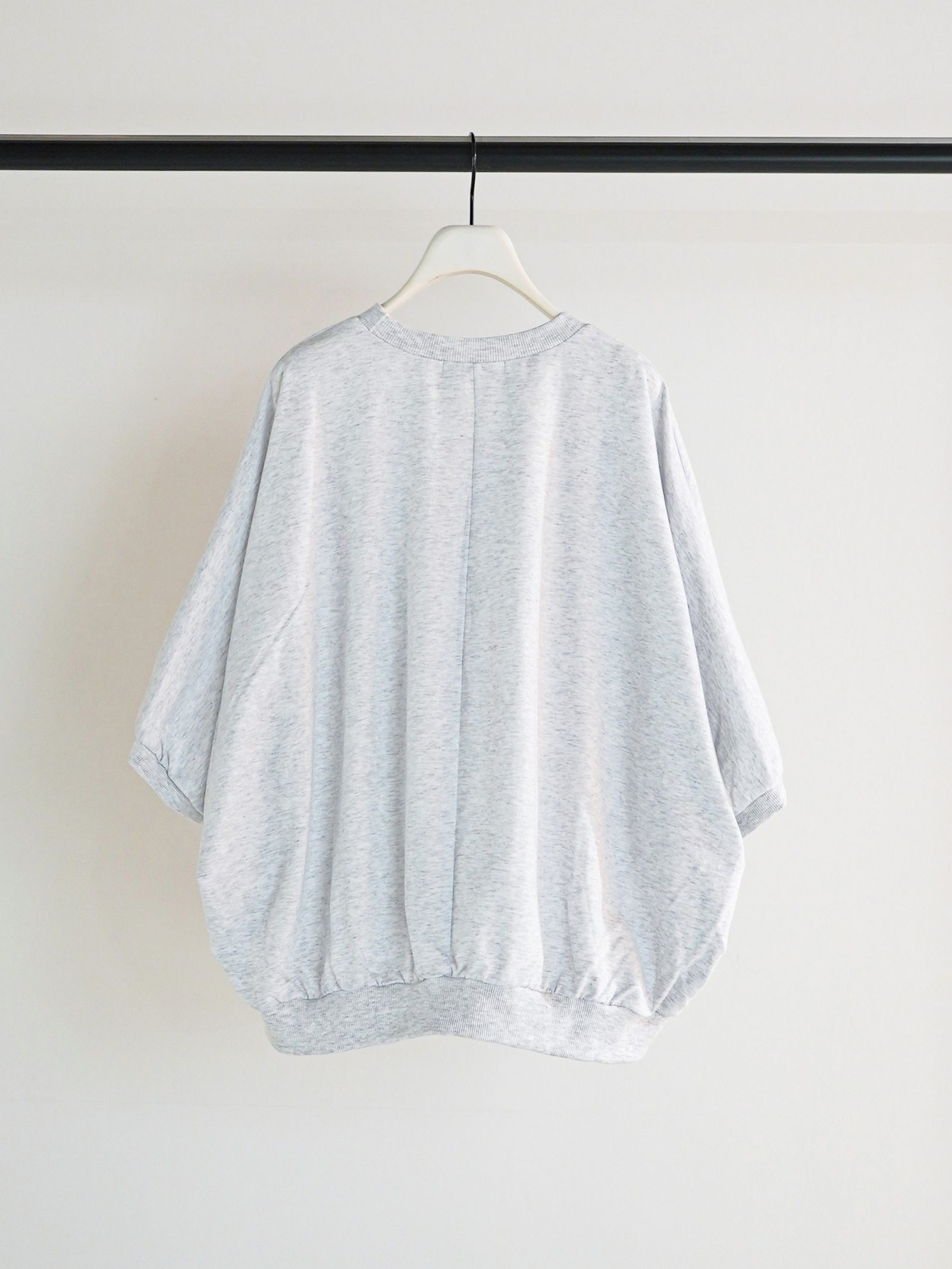 [8461-105KK] ”IRIE”プリントドルマンPO ライトグレー