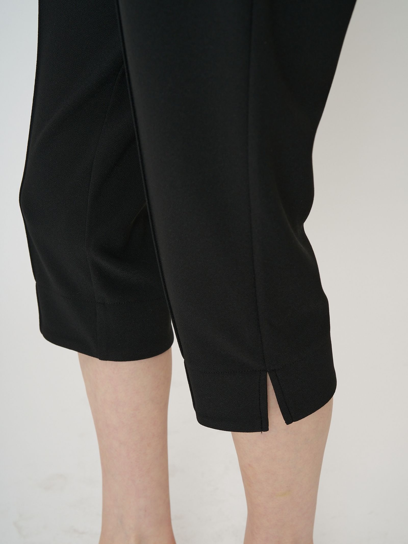 [3261-012KK] ストレッチカプリスリットPT ブラック