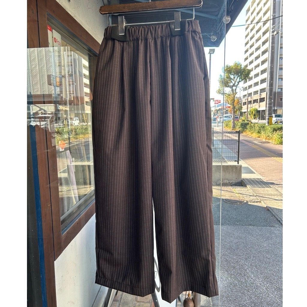 トロストライプ タックワイドパンツ ブラウン