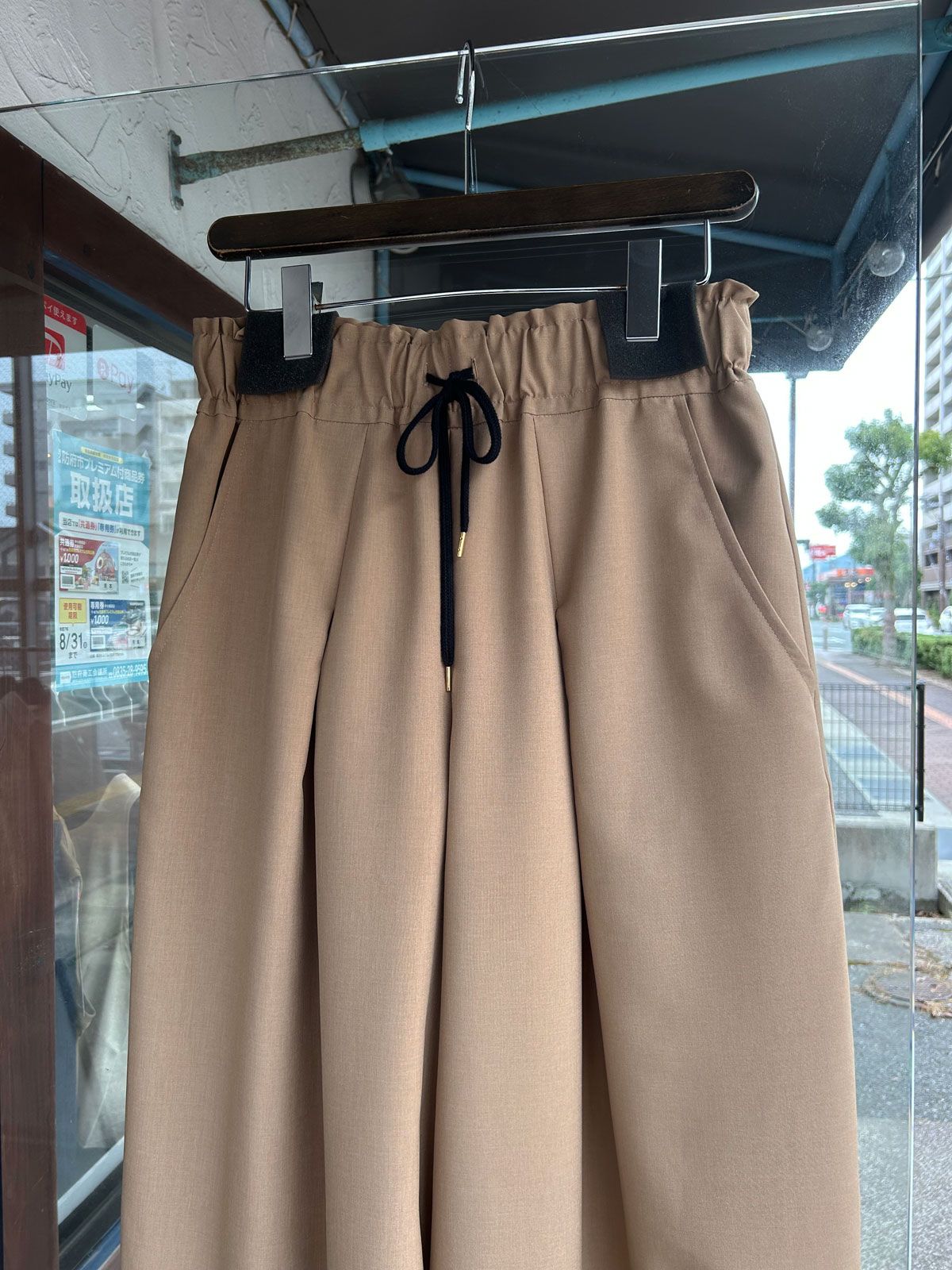 タックカーブパンツ キャメル
