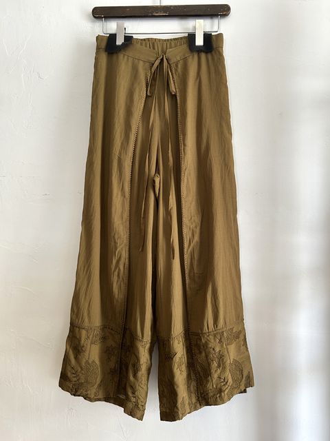 裾刺繍ラップパンツ カーキ