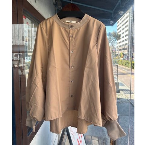 トロンとツイルフレアシャツ ベージュ