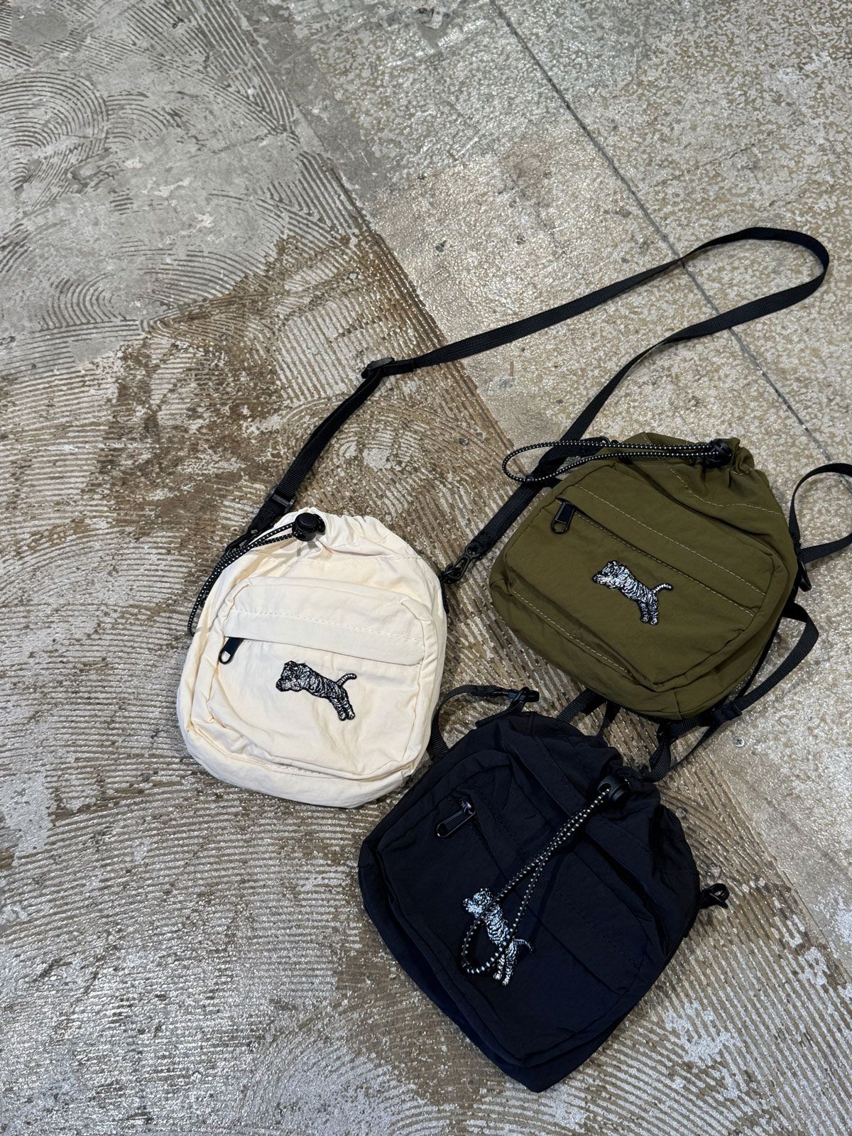 TORA トラ ミニバッグ アイボリー