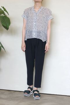 ストレッチジョーゼットタックテーパードパンツ ネイビー