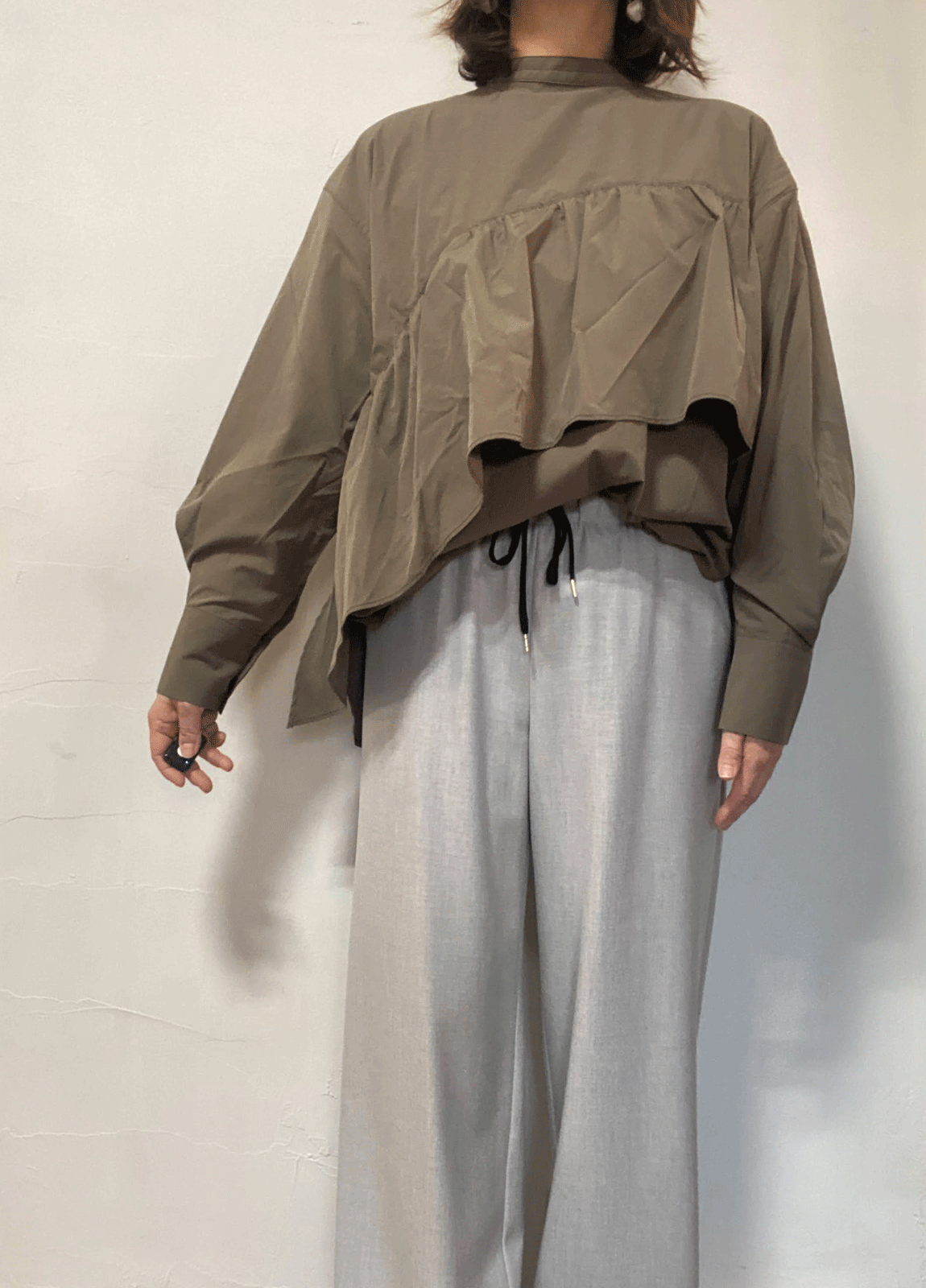 ポリエステルブロード フリルシャツ カーキ