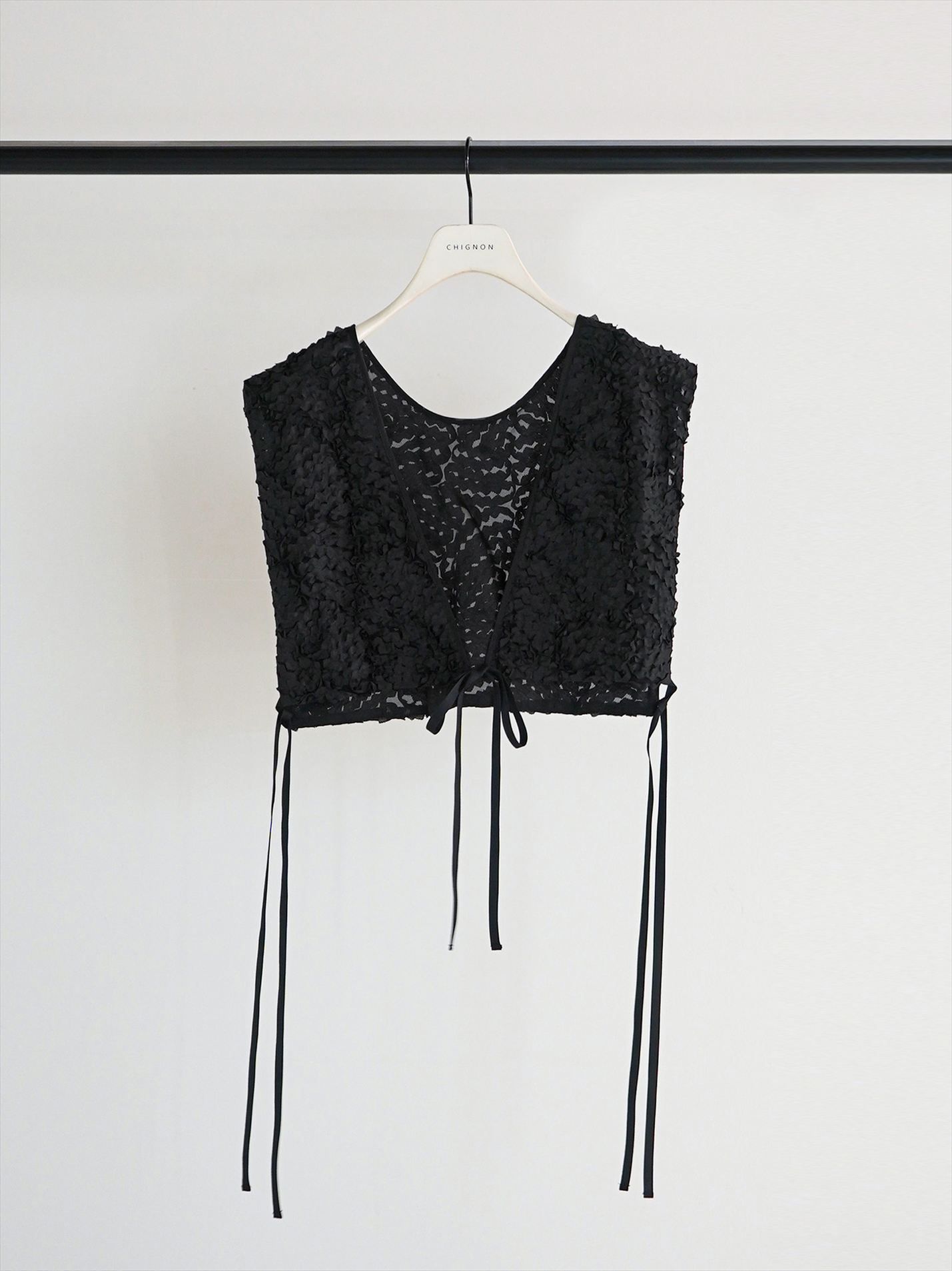 [1961-049BZ] フリルエンブロミニベスト ブラック