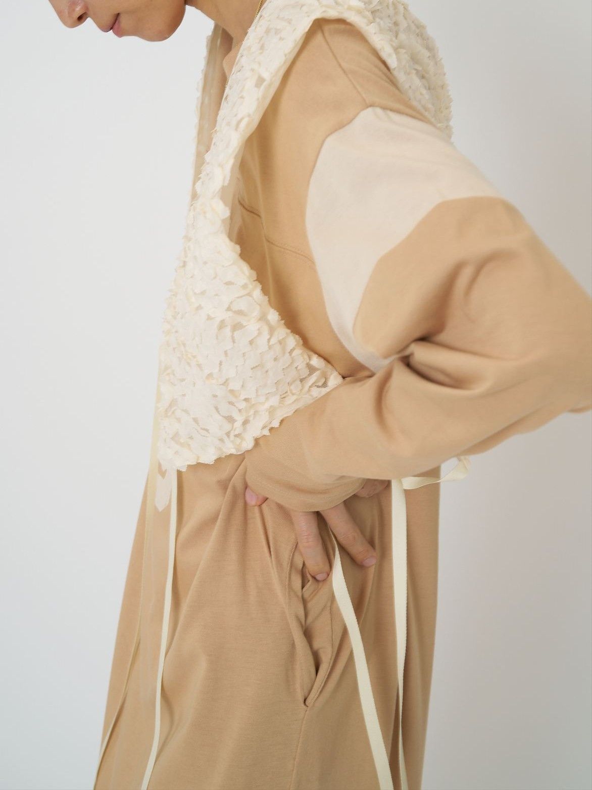 [1961-049BZ] フリルエンブロミニベスト アイボリー