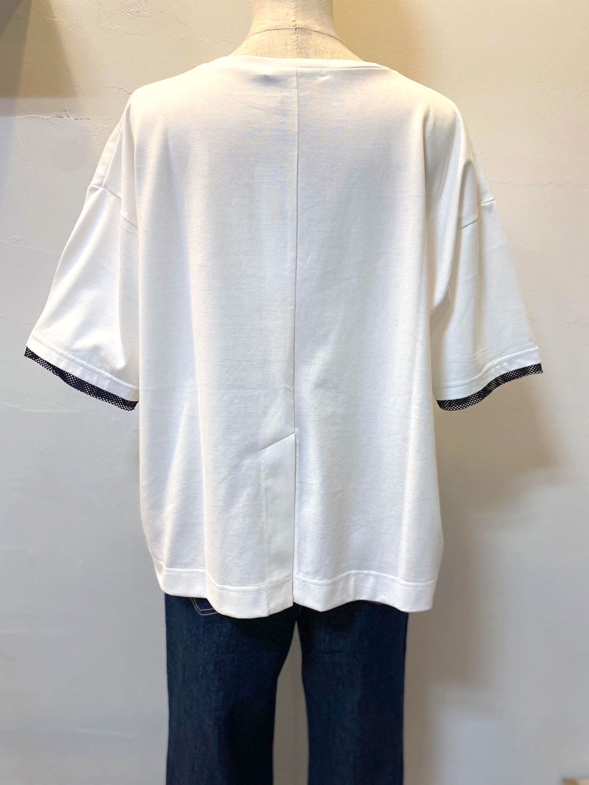 ロゴプリントセミショートTシャツ ホワイト