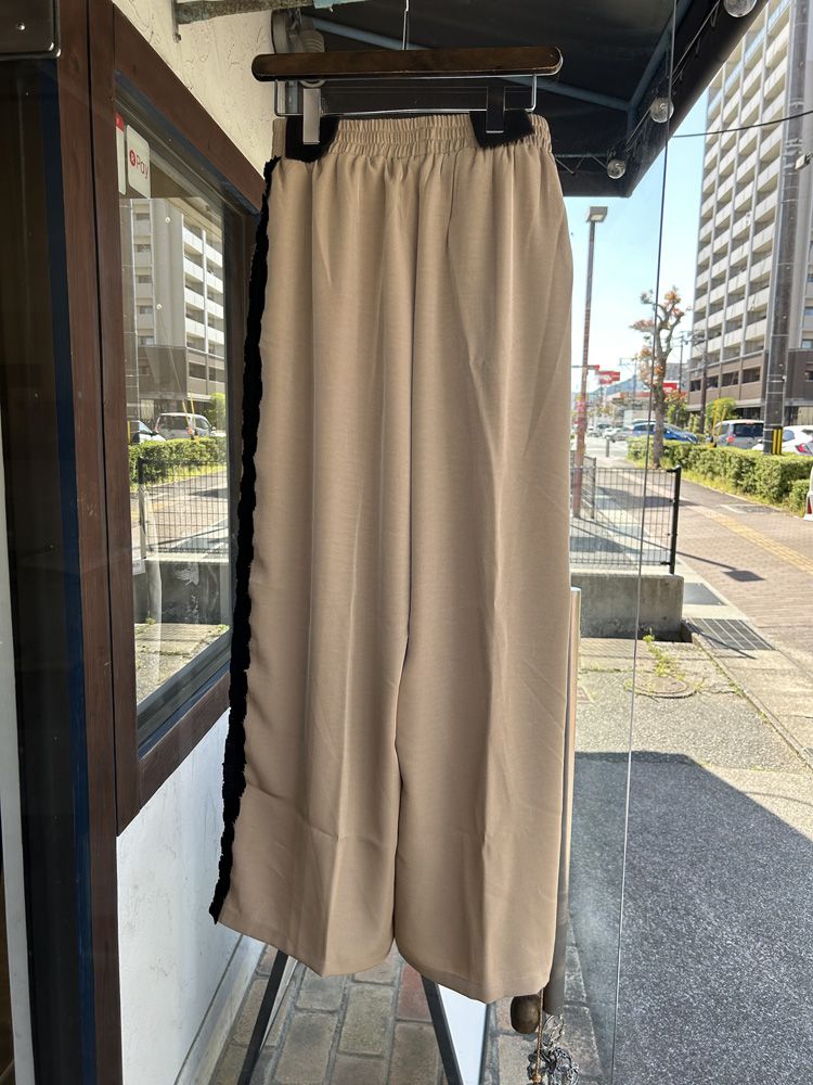 ヴィンテージサテンサイドフリルパンツ ベージュ